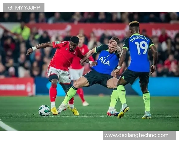 伯恩斯与热刺的激烈对决谁能在英超赛场上笑到最后